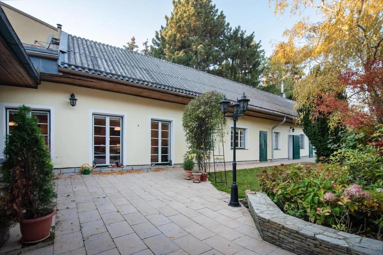 Apartment Renoviertes Bauernhaus Mit Garten In Ruhelage Vienna
