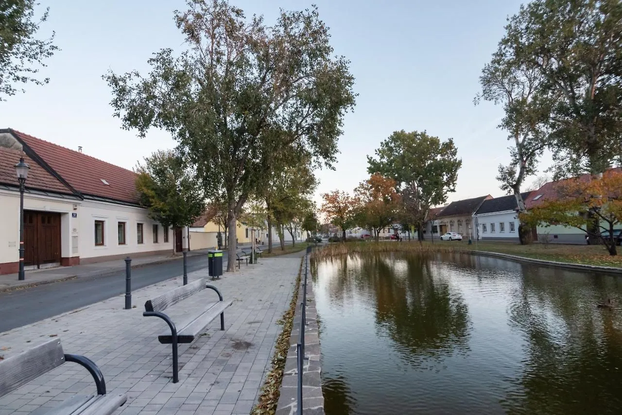 Renoviertes Bauernhaus Mit Garten In Ruhelage Vienna 0*,