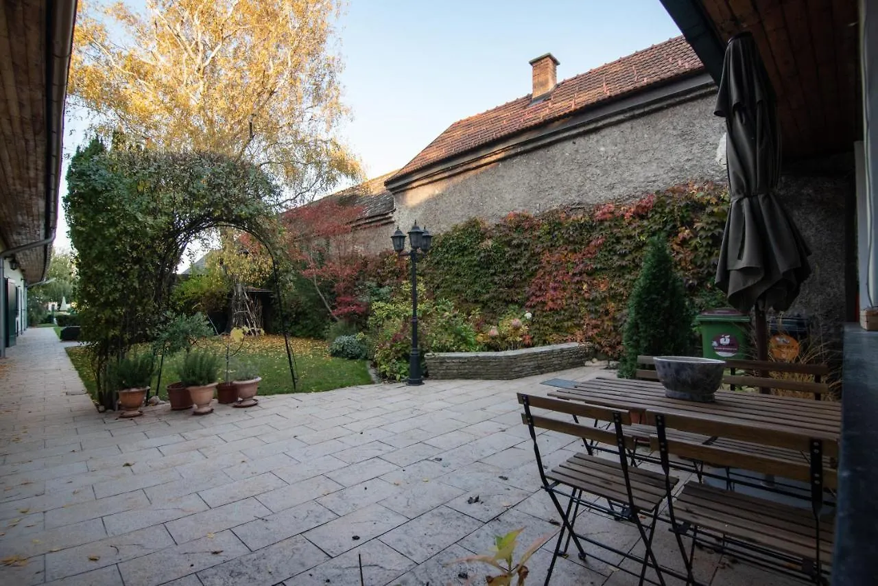 Apartment Renoviertes Bauernhaus Mit Garten In Ruhelage Vienna