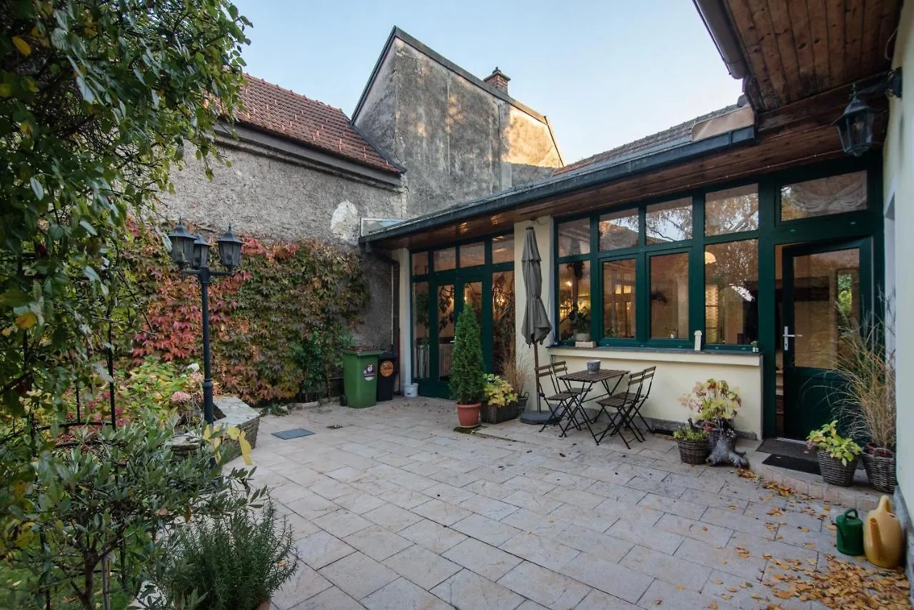 Apartment Renoviertes Bauernhaus Mit Garten In Ruhelage Vienna