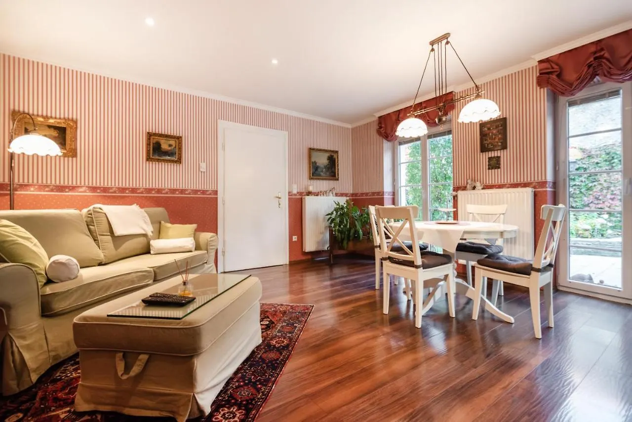 Renoviertes Bauernhaus Mit Garten In Ruhelage Vídeň 0*,  Rakousko
